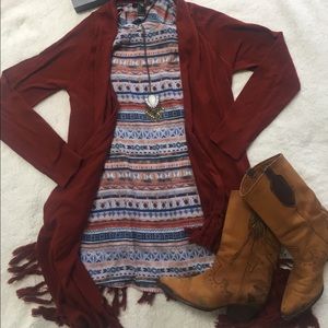 🌿 FOREVER 21 fringe sweater with necklace🌿